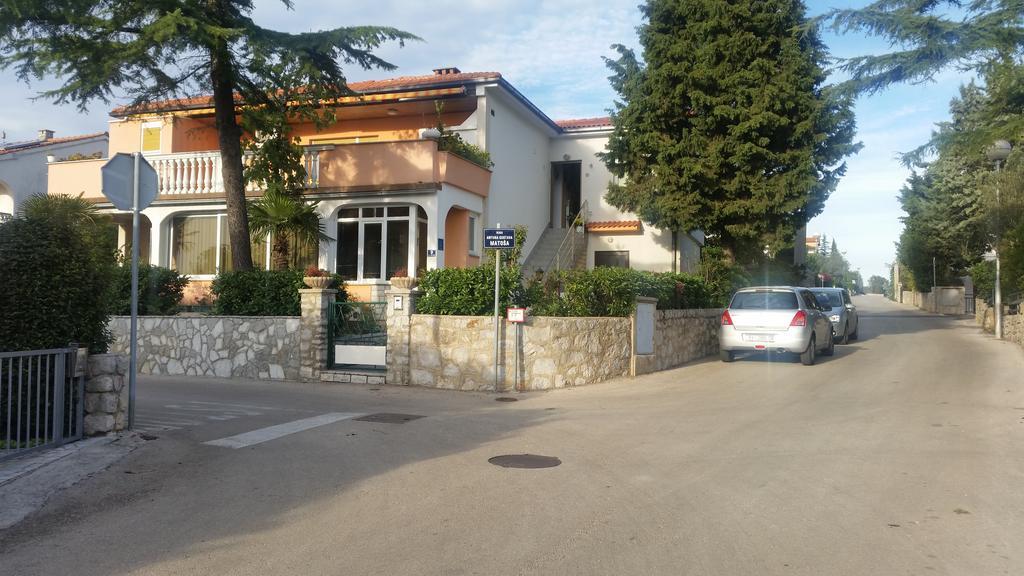קרק Guest House Tonica מראה חיצוני תמונה