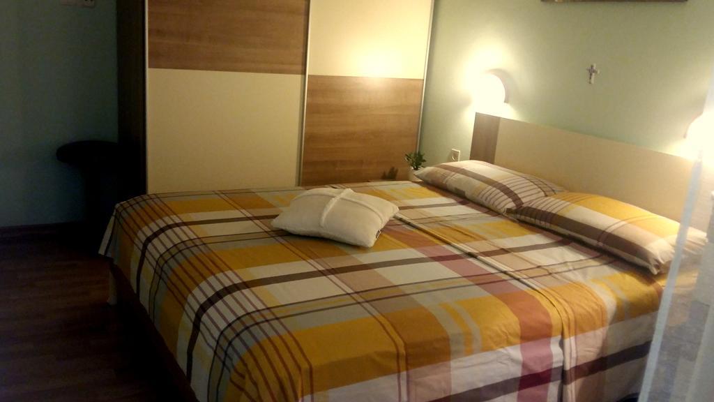 קרק Guest House Tonica מראה חיצוני תמונה