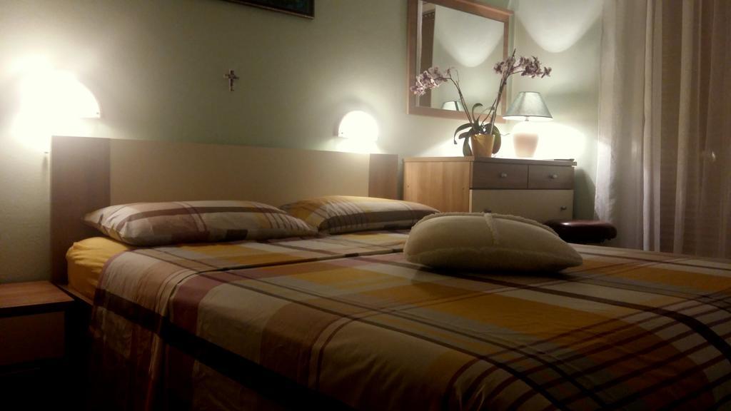 קרק Guest House Tonica מראה חיצוני תמונה