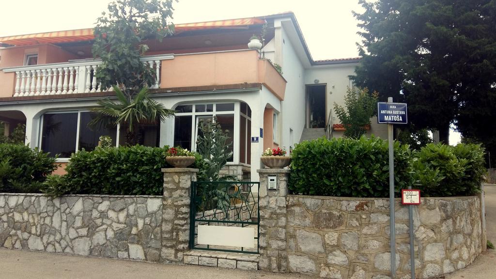 קרק Guest House Tonica מראה חיצוני תמונה
