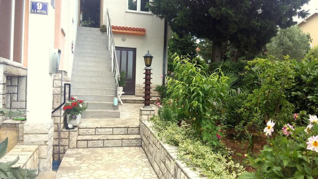 קרק Guest House Tonica מראה חיצוני תמונה