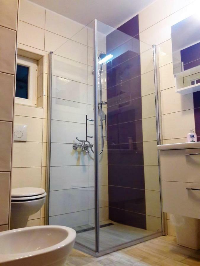 קרק Guest House Tonica מראה חיצוני תמונה