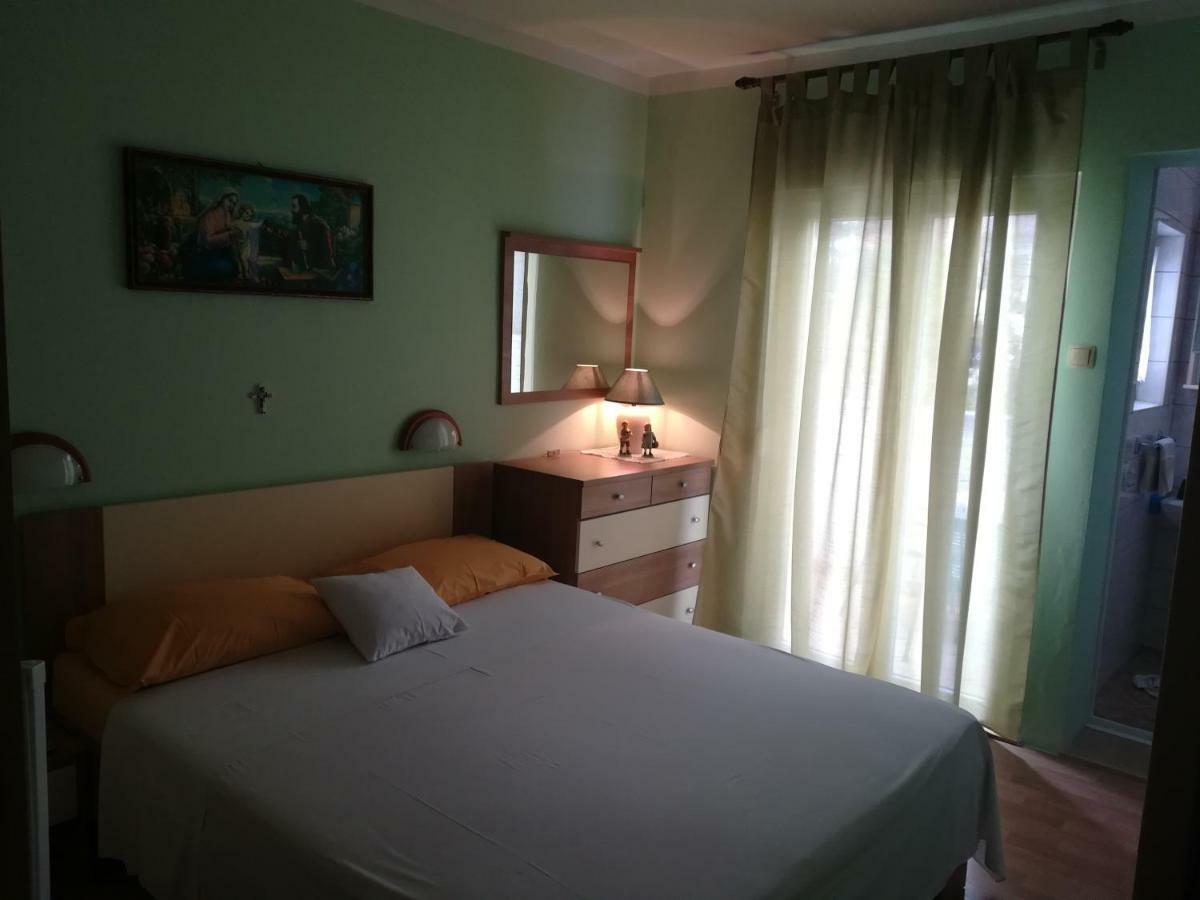 קרק Guest House Tonica מראה חיצוני תמונה